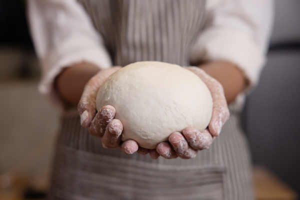 Никаких яиц, а тесто как шёлк: эластичное, нежное, послушное. Вареники и пирожки с ним идеальные