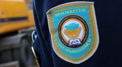 ЧСИ похитил алименты почти на 1 миллион тенге и перечислил своему близкому — депутат