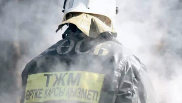 40 человек эвакуировали и шестерых спасли во время пожара в Актобе