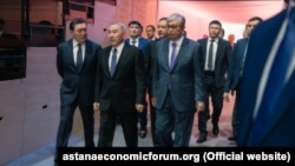 Токаев подписал изменения, лишающие Назарбаева статуса главы высшего совета школ, вуза и фонда его имени