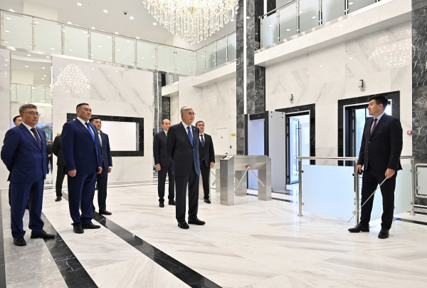 Токаев оценил оснащение нового здания КНБ в Астане