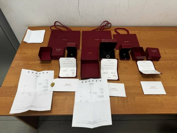 Жительницу Казани задержали за попытку ввезти из Стамбула кольца и бриллиантовое колье