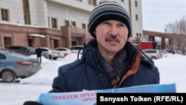 Адвокат: Обвинения активисту Аскару Сембаю предъявили после выявления постов с «дискредитацией власти»