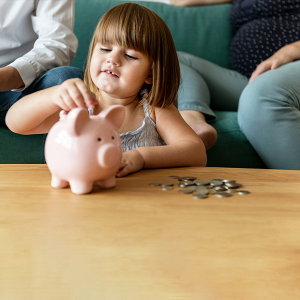 Копить на учебу детей с пяти лет, не брать кредиты с рассрочками и не экономить на качестве