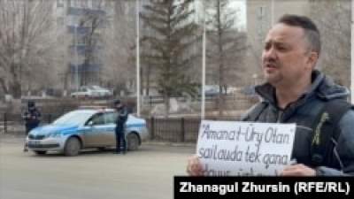 Суд в Актобе оставил в силе штраф жителю, протестовавшему у здания партии власти против «кражи голосов»