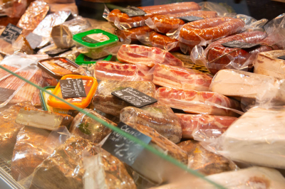 Доктор наук Мясищева назвала изучение этикетки главным принципом выбора колбасы