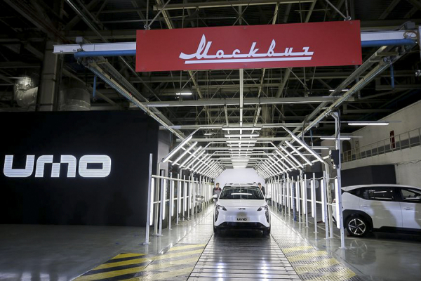 В Москве стартовал выпуск электрокаров для такси. Фоторепортаж