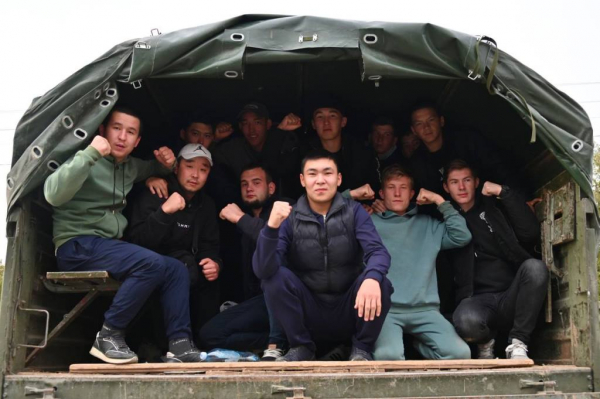 В танковую бригаду Гвардейского гарнизона прибыло молодое пополнение