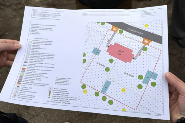 Свет, дороги и скамейки: жители казанского двора обсудили благоустройство с депутатом