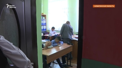 100 детей учатся в пятикомнатном доме. Жители села Орнек просят построить школу