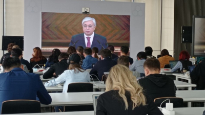 «Не делить СМИ на &quot;наших&quot; и &quot;не наших&quot;». Коммуникационный кризис и власть в Казахстане
