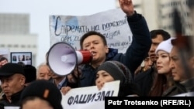 Активиста Жанболата Мамая приговорили к шести годам тюрьмы условно