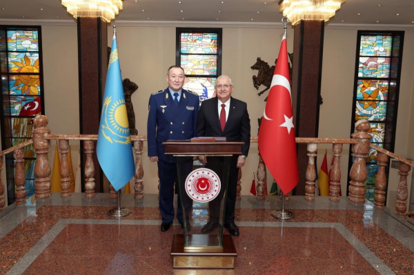 Министр обороны Казахстана посетил с официальным визитом Турцию