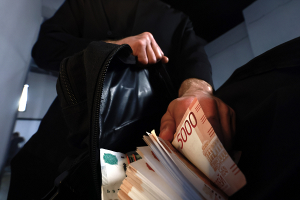В Казани наказали 18-летнего курьера, помогавшего мошенникам