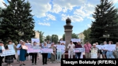 «Совали головой в унитаз». В Усть-Каменогорске жители протестовали против пыток их близких в заключении