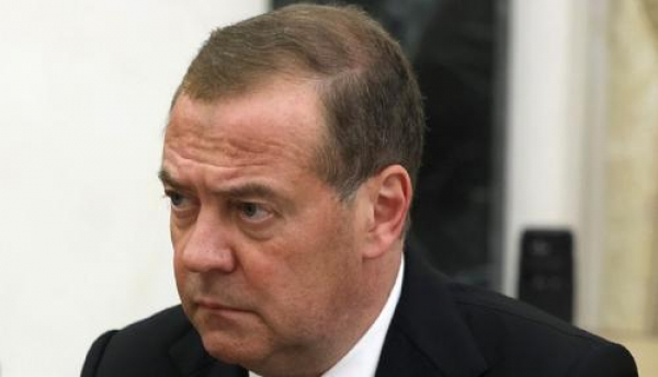 Медведев: Евросоюз довольно быстро может превратиться в полноценный и крайне враждебный России военный альянс