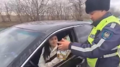 Женщин-водителей останавливали полицейские в Туркестанской области (видео)