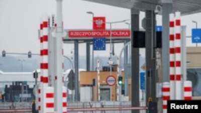 Польша закроет границу для грузовиков из России и Беларуси