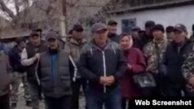 В Восточном Казахстане жители бойкотировали общественные слушания, провели акцию протеста