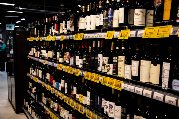 Нарколог Тюрин сообщил, что алкоголь полностью выводится из организма за три дня