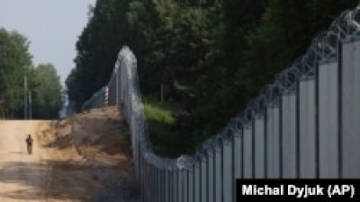 Польша начала строить заграждение на границе с Россией