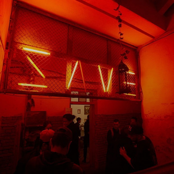 Быстрые свидания в баре и полет на параплане: Планы на выходные в Алматы