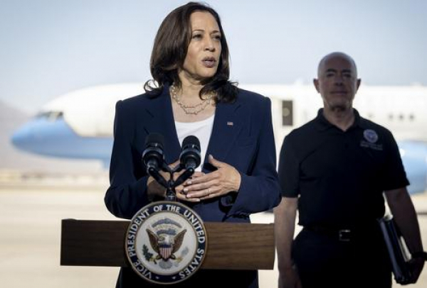 Харрис: Трамп предпринял &laquo;жалкую попытку&raquo; отвлечь внимание от дела Эпштейна при помощи войны в Иране