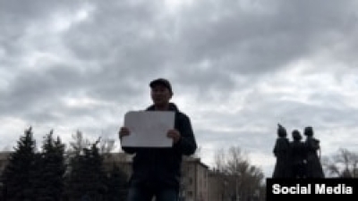 Суд отклонил жалобу журналиста Лукпана Ахмедьярова на решение о его аресте на 15 суток