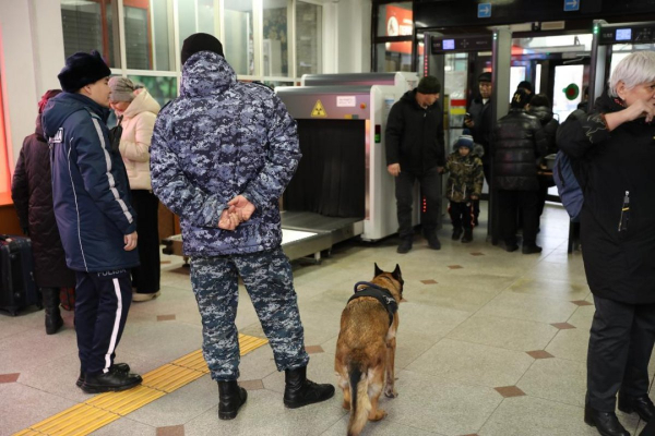 Пакет от незнакомца может стоить свободы: полиция предупредила казахстанцев