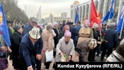 В Кыргызстане отмечают 13-ю годовщину апрельской революции