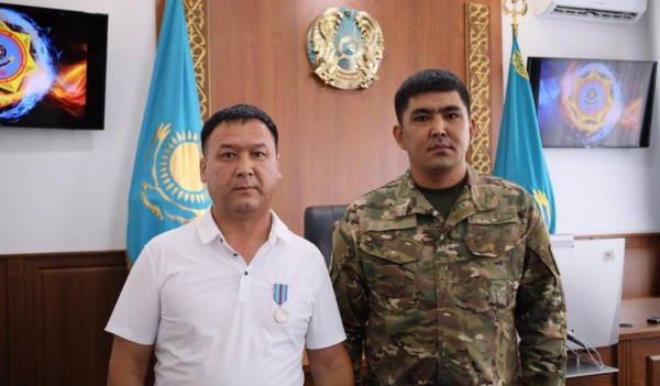 Герой Астаны: Алишер Юсупов спас троих детей из горящей машины