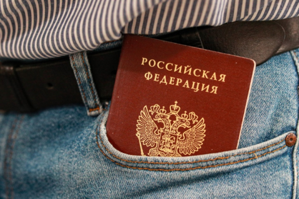 Юрист назвал организации, которые имеют право требовать копию паспорта