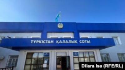 В Туркестане прокурор запросил тюремные сроки для полицейских, обвиняемых в пытках