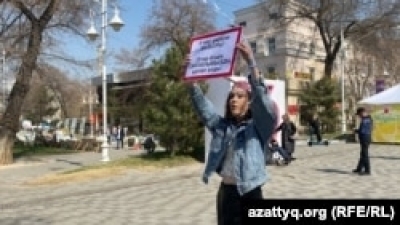 В Алматы задержали активистку Oyan, Qazaqstan. Она провела пикет «против несправедливых выборов»