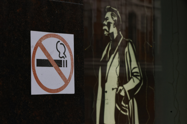 Эксперт уточнил, могут ли оштрафовать за курение на балконе