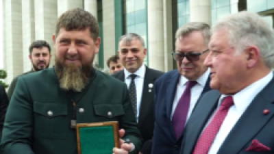 Рамзан Кадыров получил медаль &quot;за вклад в развитие ядерной физики&quot;