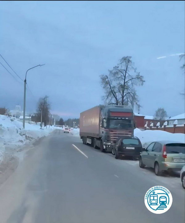 Автобусы №36 в Казани временно не доезжает до конечной остановки из-за припаркованных машин