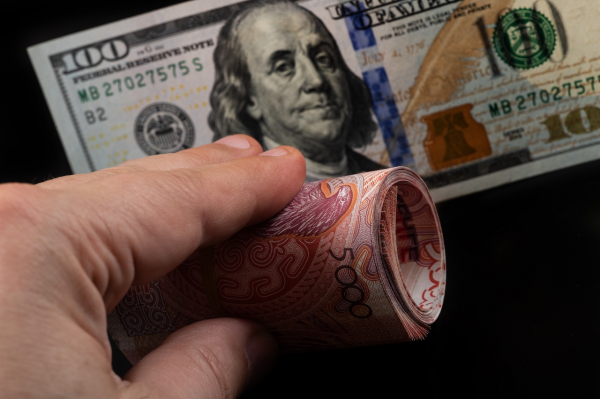 Тенге устойчив несмотря на риски: прогноз до 1 декабря