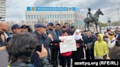 В Алматы на площади Республики прошёл митинг «народного парламента». Его участники призывали к перевыборам