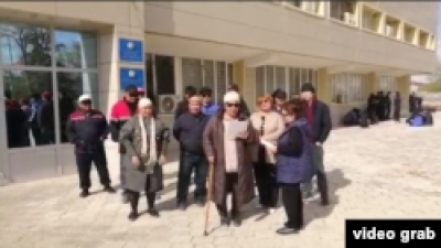В Жанаозене группа безработных жителей обратилась к властям с просьбой об их постоянном трудоустройстве