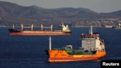 Bloomberg: ЕС обсуждает запрет на доступ в порты судам, обходящим санкции