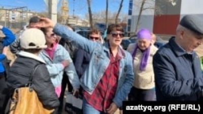 В Уральске родители требуют отстроить школу, снесённую больше трёх лет назад. Акимат говорит о планах подать в суд на застройщика