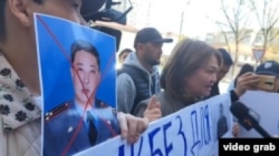 Глава полиции Бишкека после акции протеста с требованием его отставки извинился за слова в адрес жертв насилия