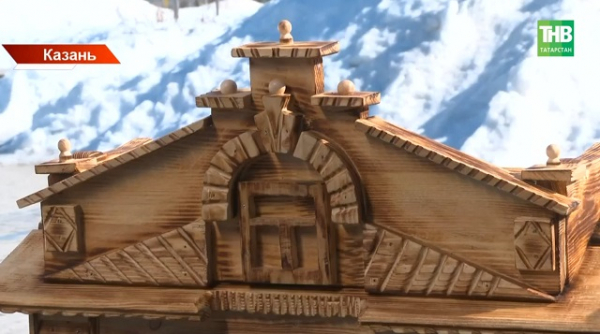 Как памятники архитектуры: в Казани появились скворечники-копии утраченных деревянных шедевров