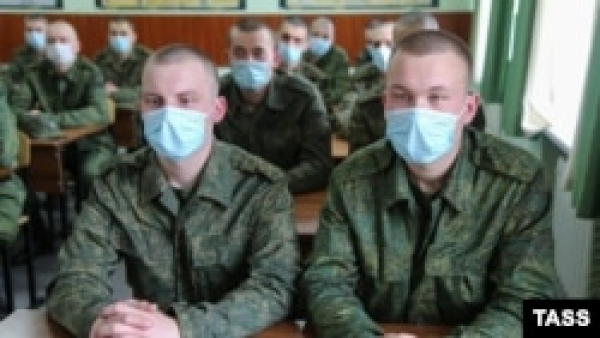 В российском парламенте обсуждают отправку срочников на фронт после месяца службы