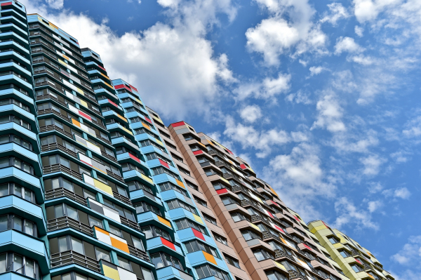 Новых вторичных квартир в России стало вдвое больше из-за активного строительства и льготной ипотеки, сказал &laquo;Газете.Ru&raquo; управляющий директор компании &laquo;Метриум&raquo; Руслан Сырцов. &laquo;Во-первых, в последние годы, после внедрения в строительной отрасли проектного