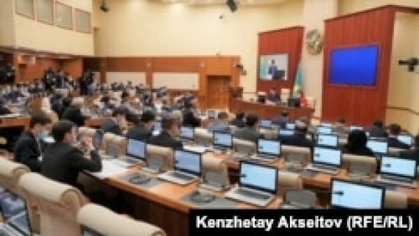 НПК и «Ак жол» представили депутатов, направляемых в мажилис