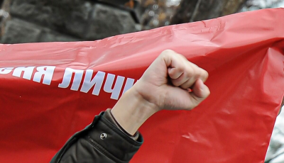 Меньше трёх не собираться