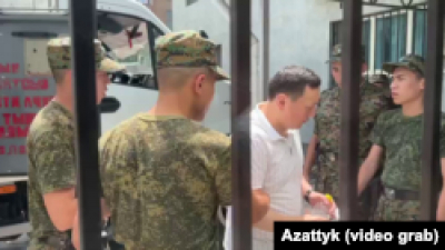 В Кыргызстане группа активистов и журналистов предстала перед судом по Кемпир-Абадскому делу