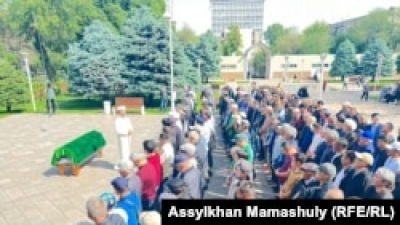 В Алматы проводили в последний путь оппозиционного деятеля Жасарала Куанышалина